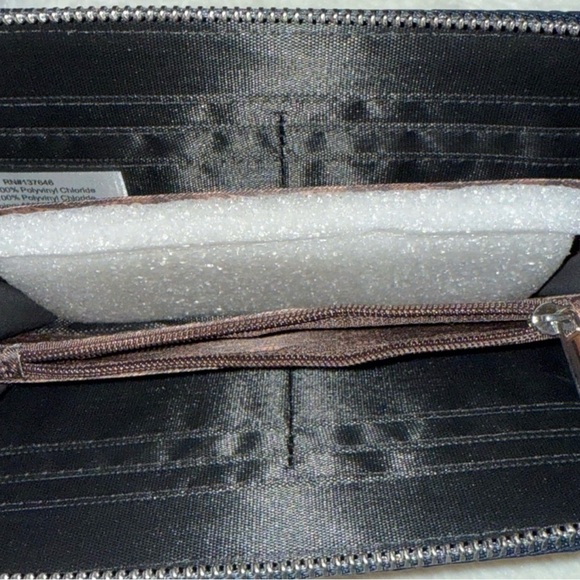 London Fog Navy Woven Wallet - Picture 3 of 3